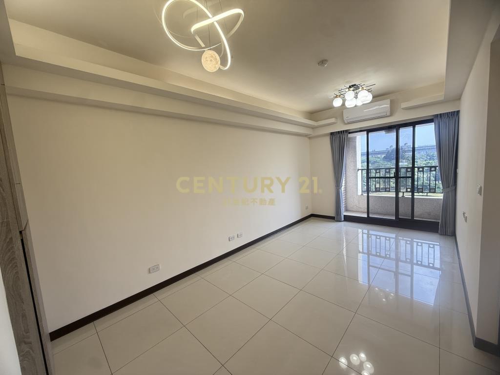 楊梅學區交流道兩房車