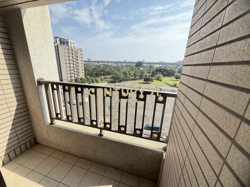 楊梅學區交流道兩房車