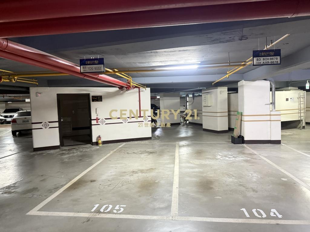 楊梅學區交流道兩房車