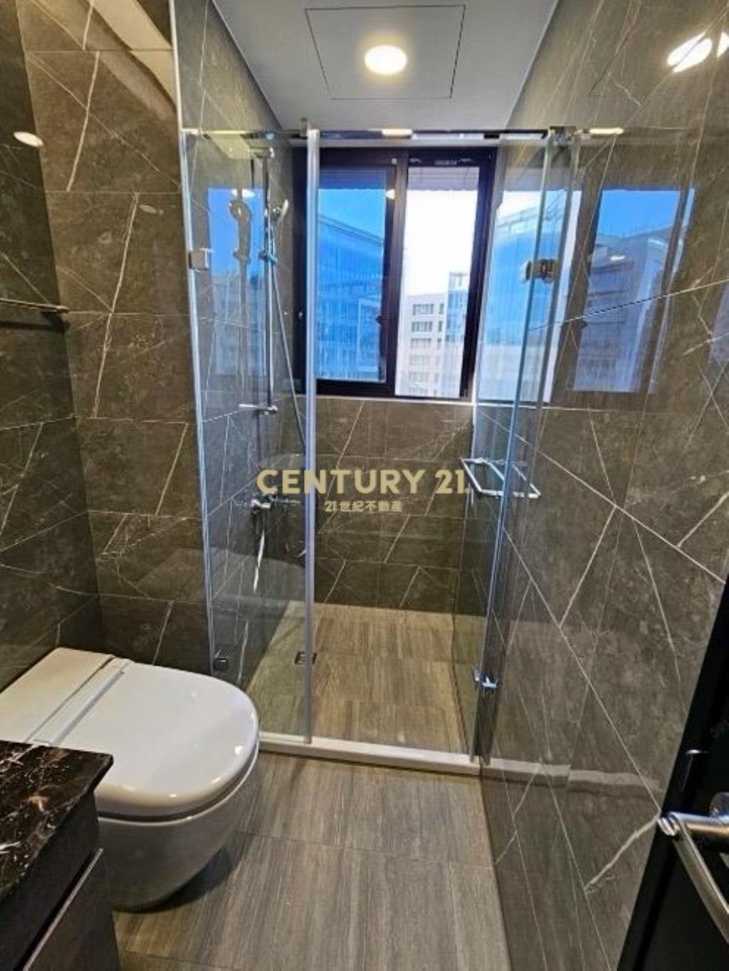 A18青埔捷運高鐵W站前三房含車管