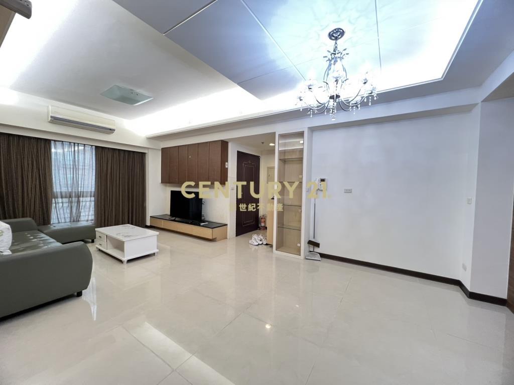 中壢交流道文化國小高峰會三房車