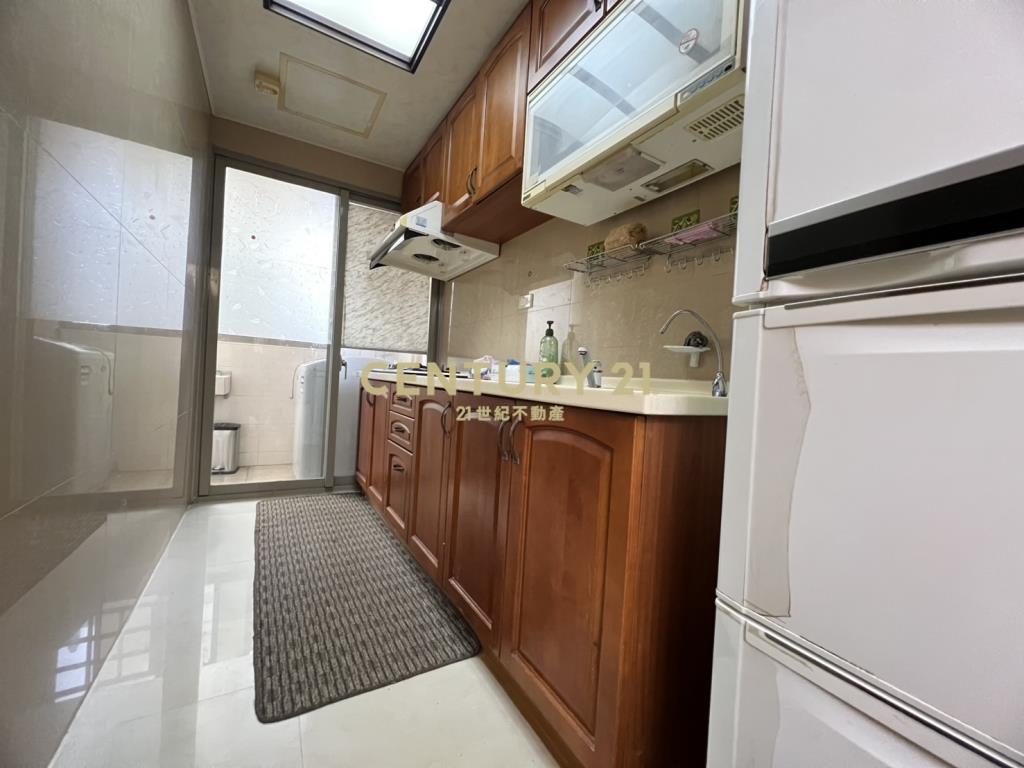 中壢交流道文化國小高峰會三房車