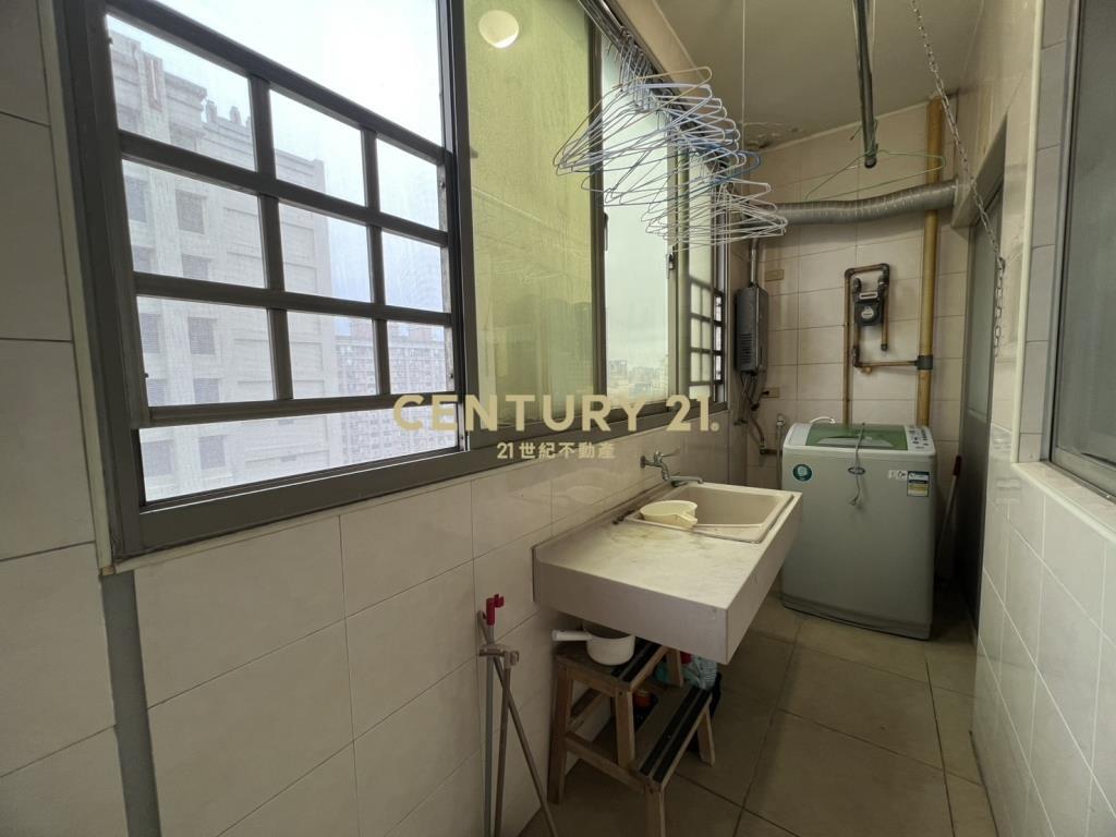 中壢交流道文化國小高峰會三房車