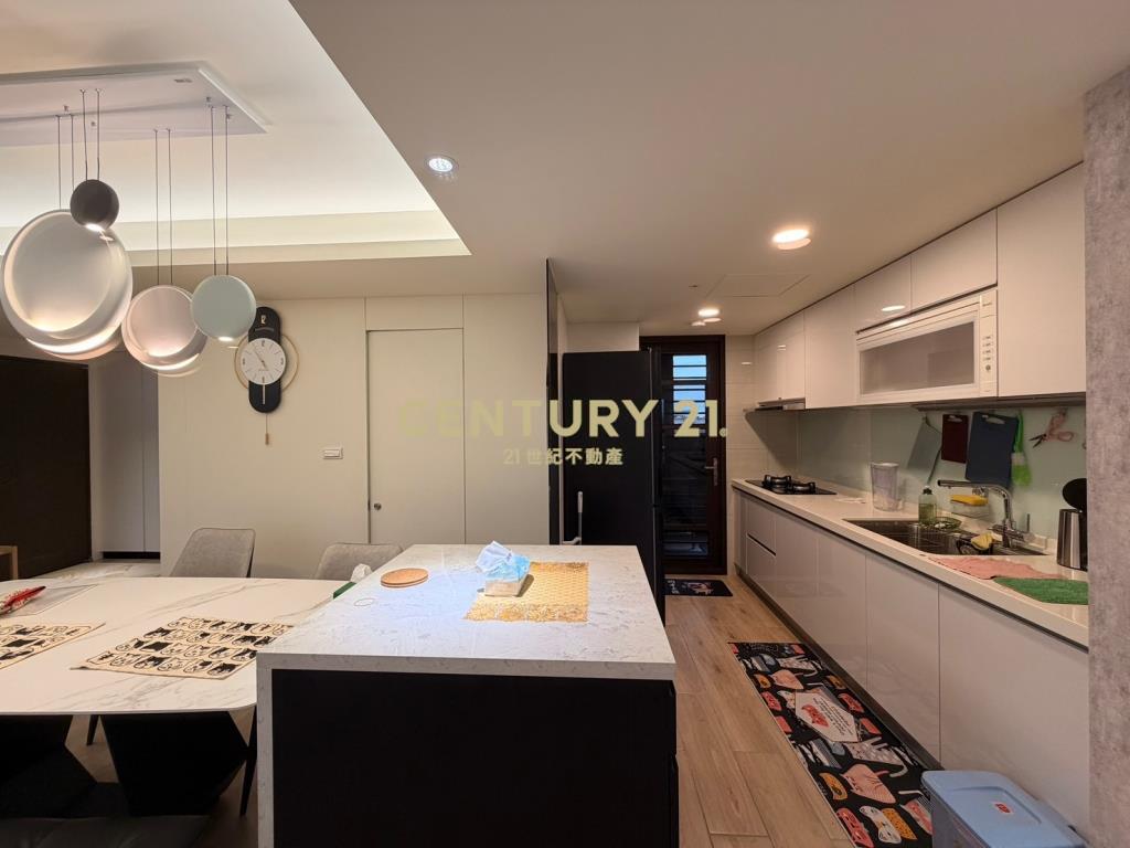 A18青埔高鐵捷運偉築新豐洲3+1房含車