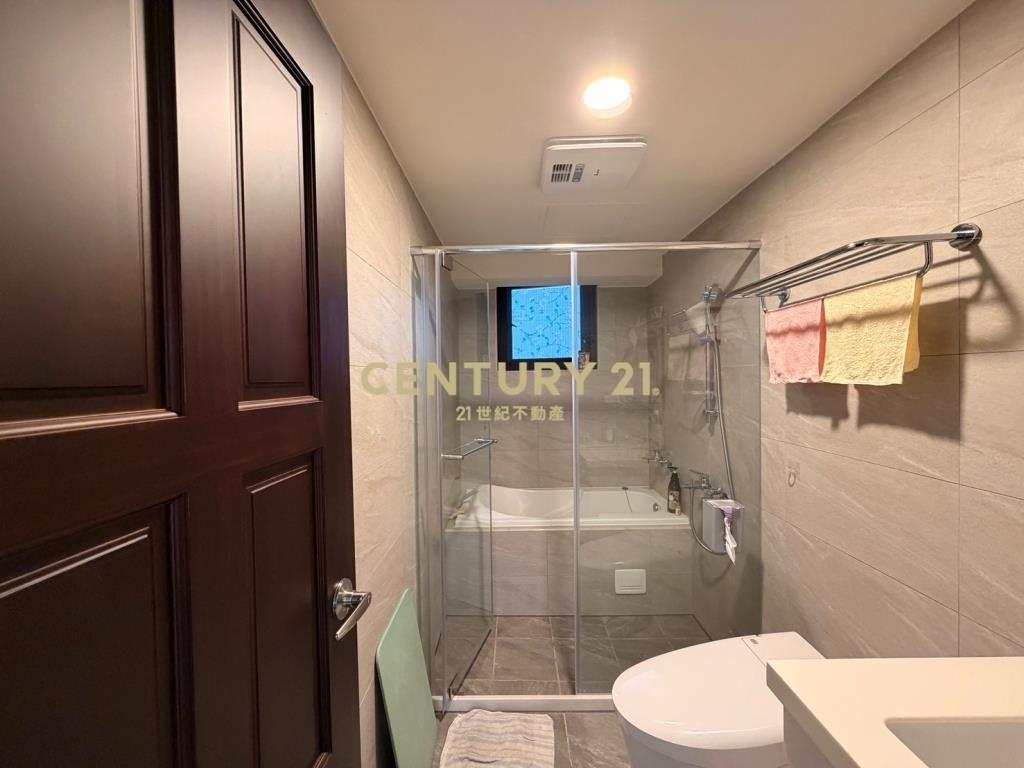 A18青埔高鐵捷運偉築新豐洲3+1房含車