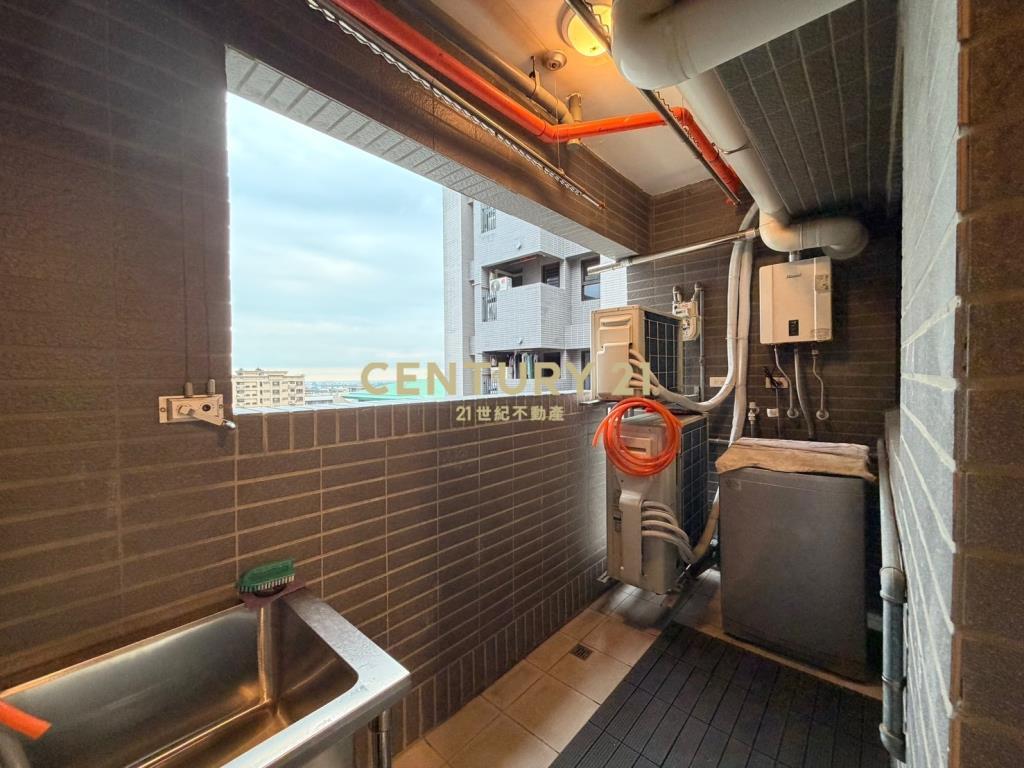 A18青埔高鐵捷運偉築新豐洲3+1房含車