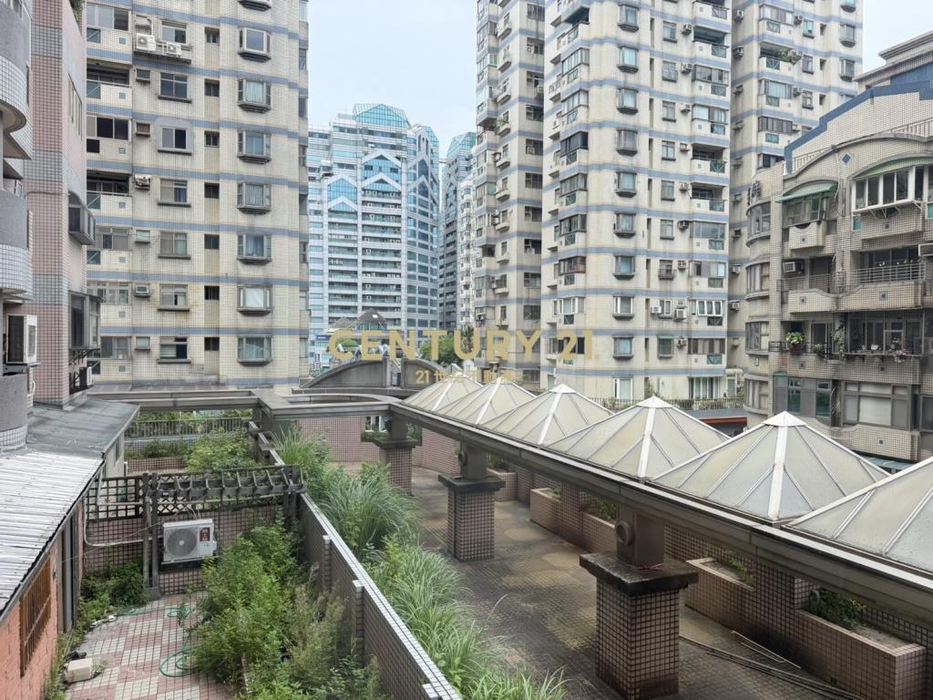 海華商圈三房車-哥德宮廷