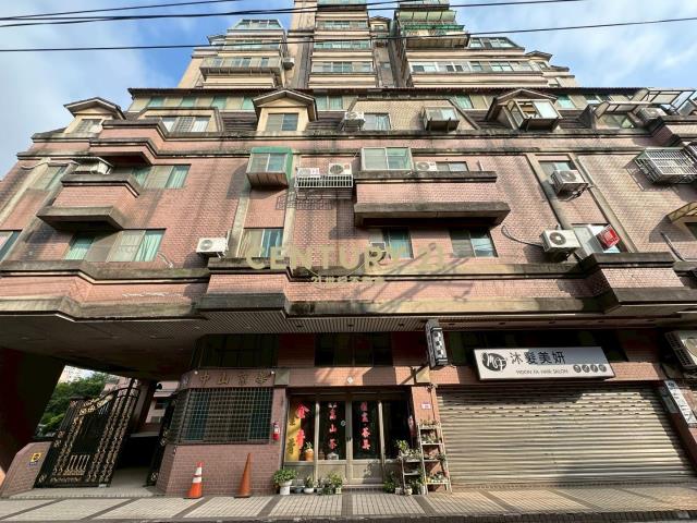 中壢體育園區屋況極佳一手屋挑高3房+車