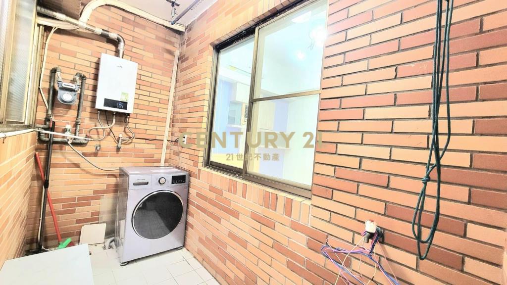 名峰花都優質四房車