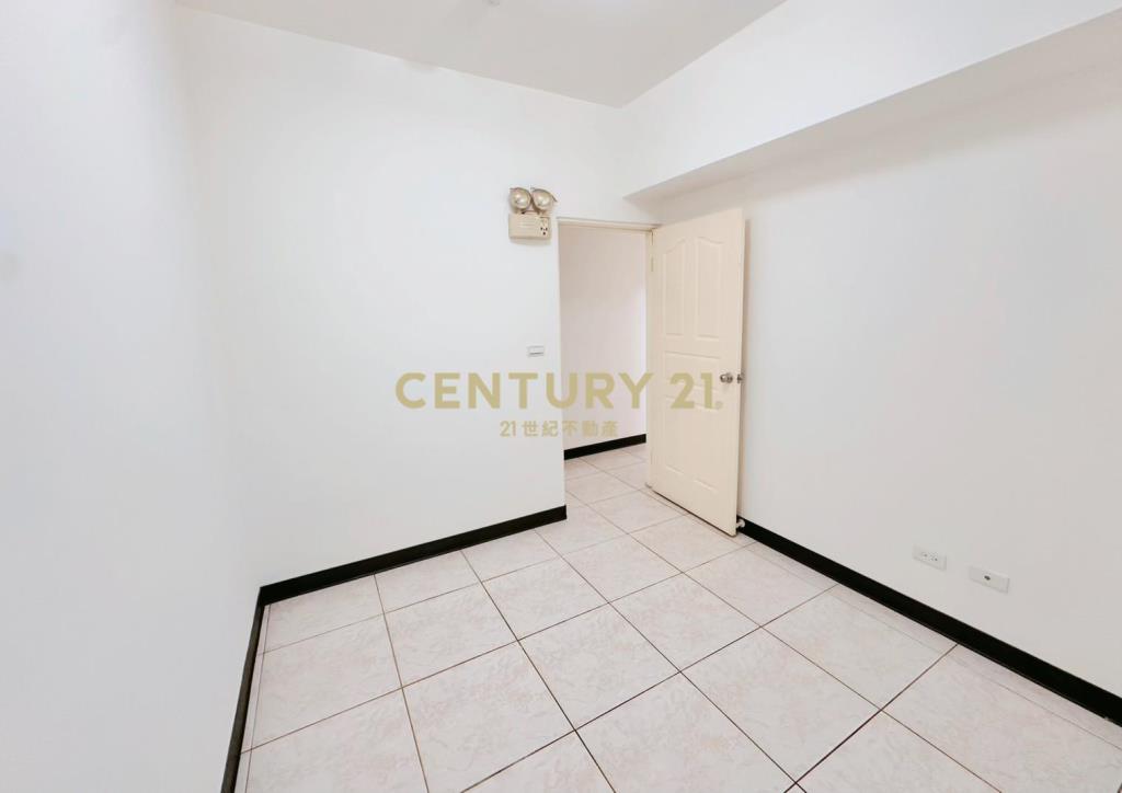 龜山【千禧新城2期】3+1房，車位登記排