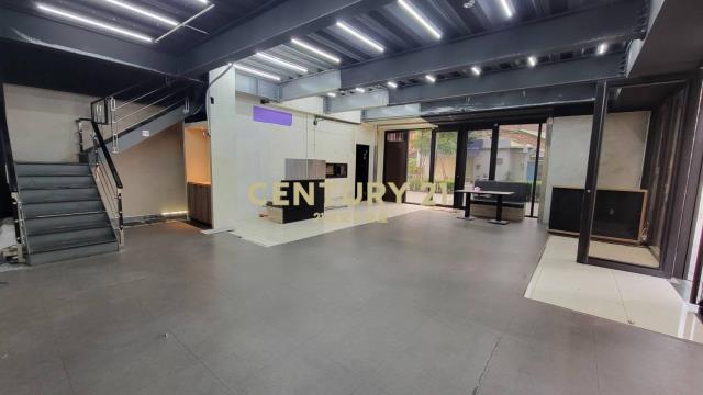 藝文金店面三角窗挑高大面寬