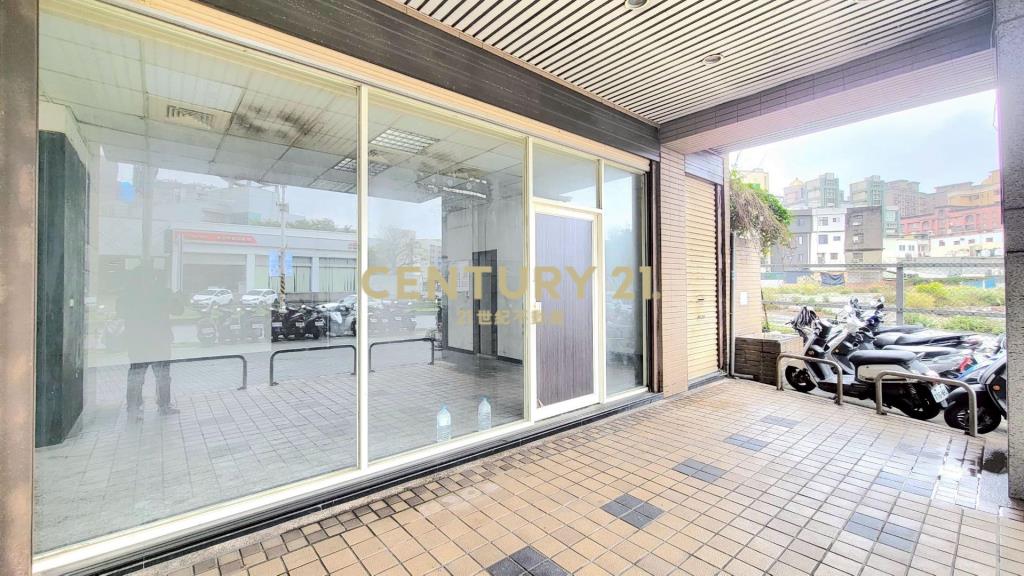 大面寬邊間金店面