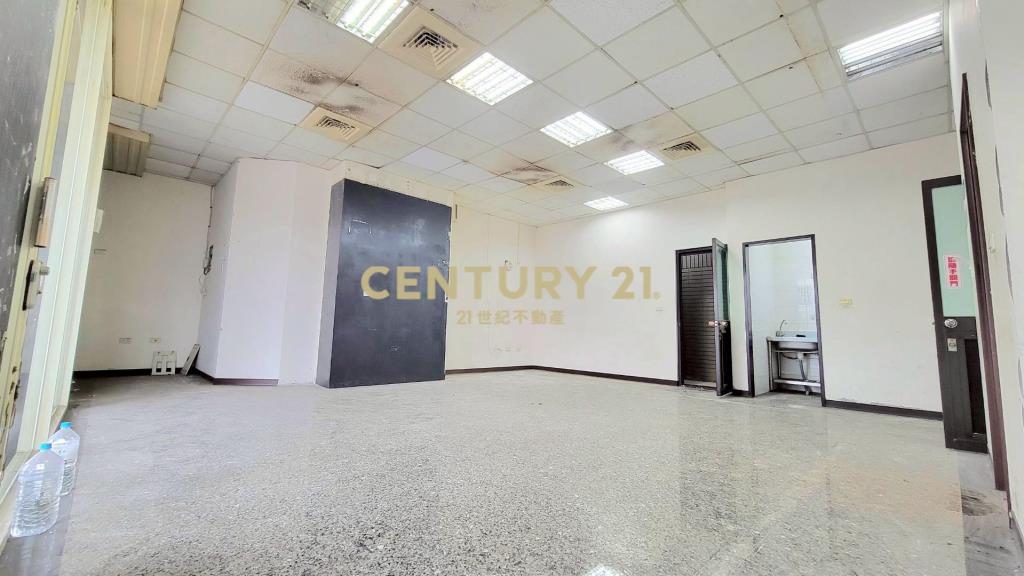 大面寬邊間金店面