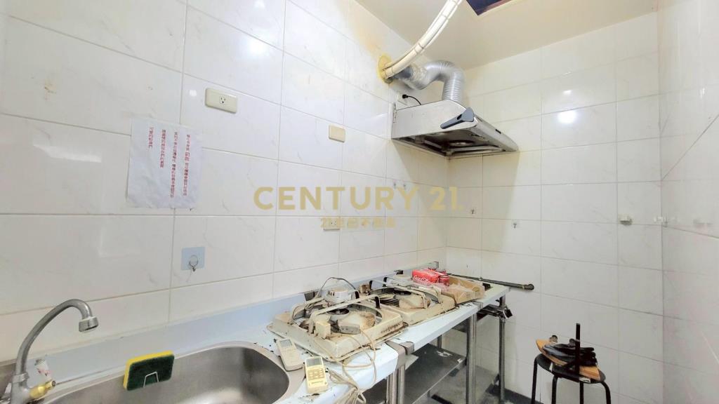 大面寬邊間金店面