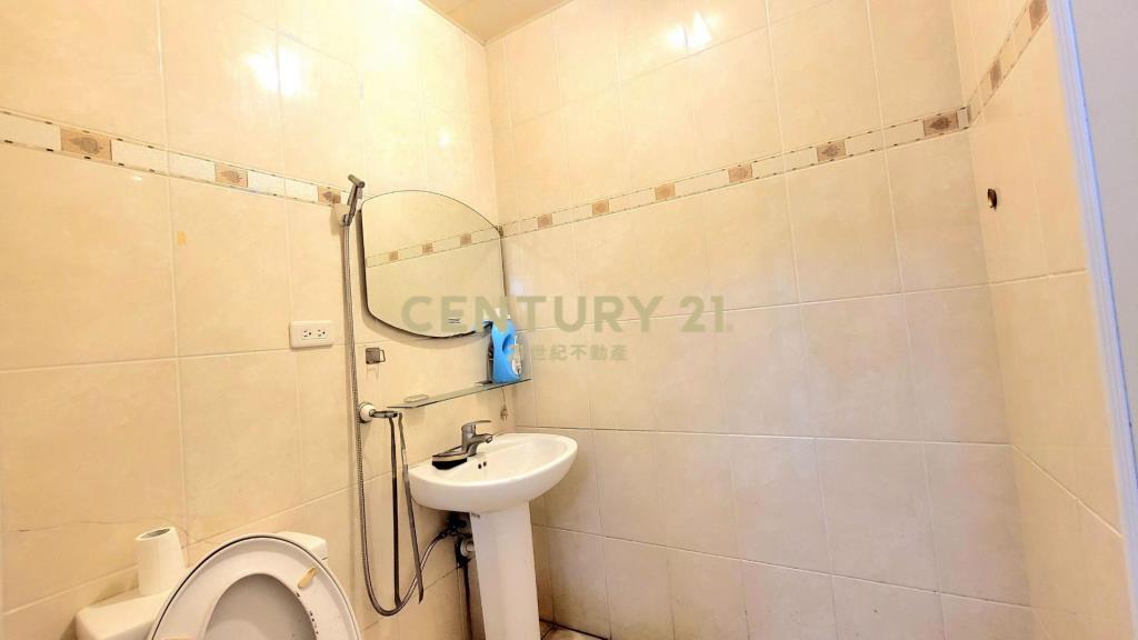 大面寬邊間金店面