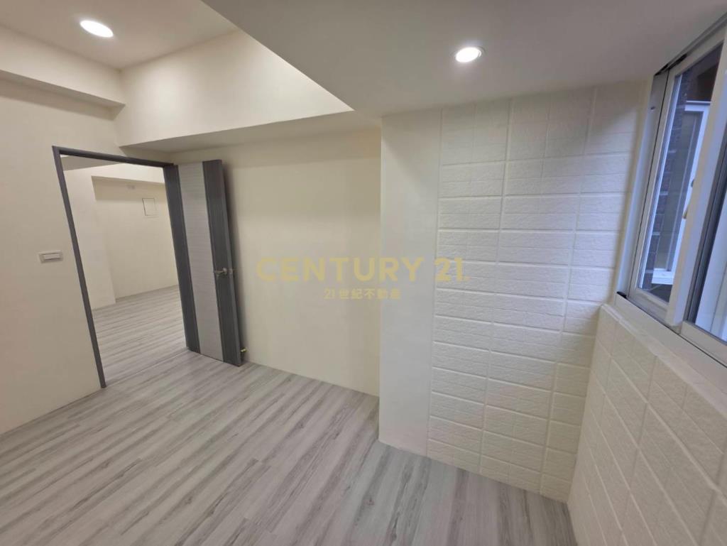 小天母梯田公園邊間全新百萬裝潢3房車