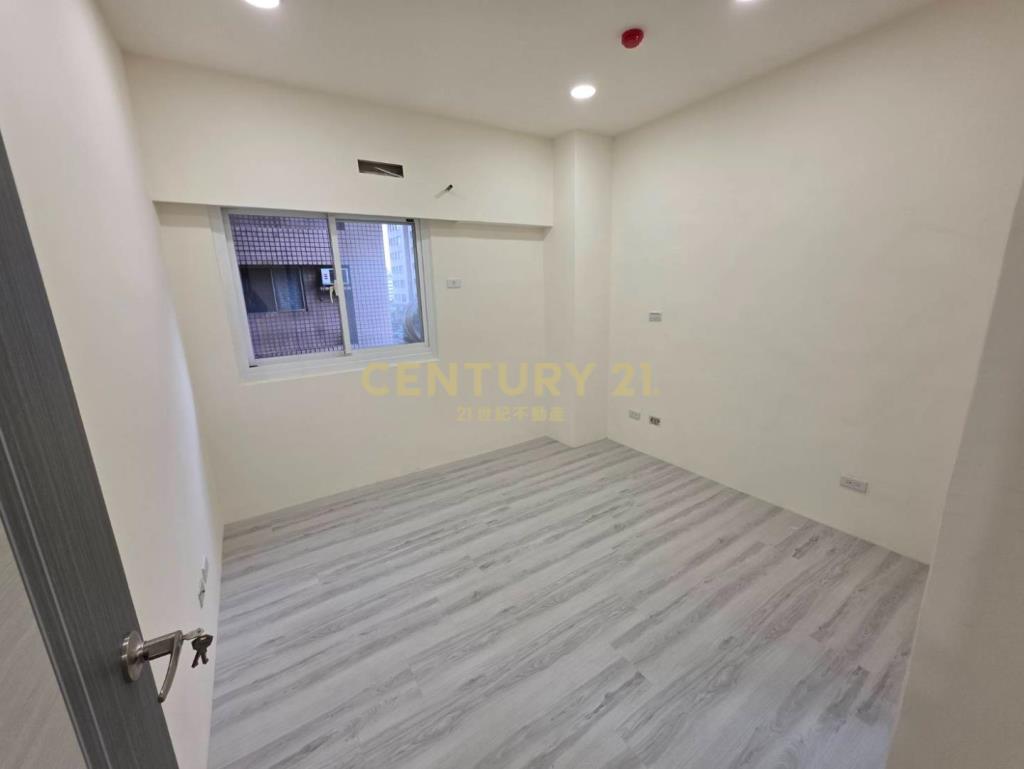 小天母梯田公園邊間全新百萬裝潢3房車