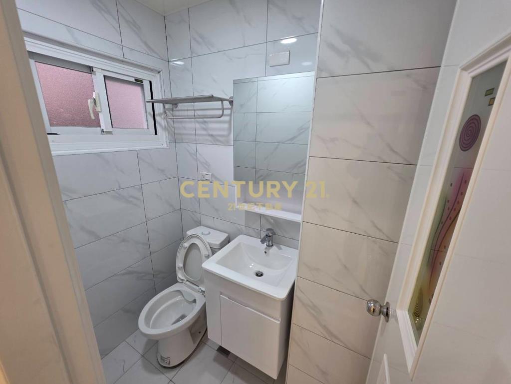 小天母梯田公園邊間全新百萬裝潢3房車