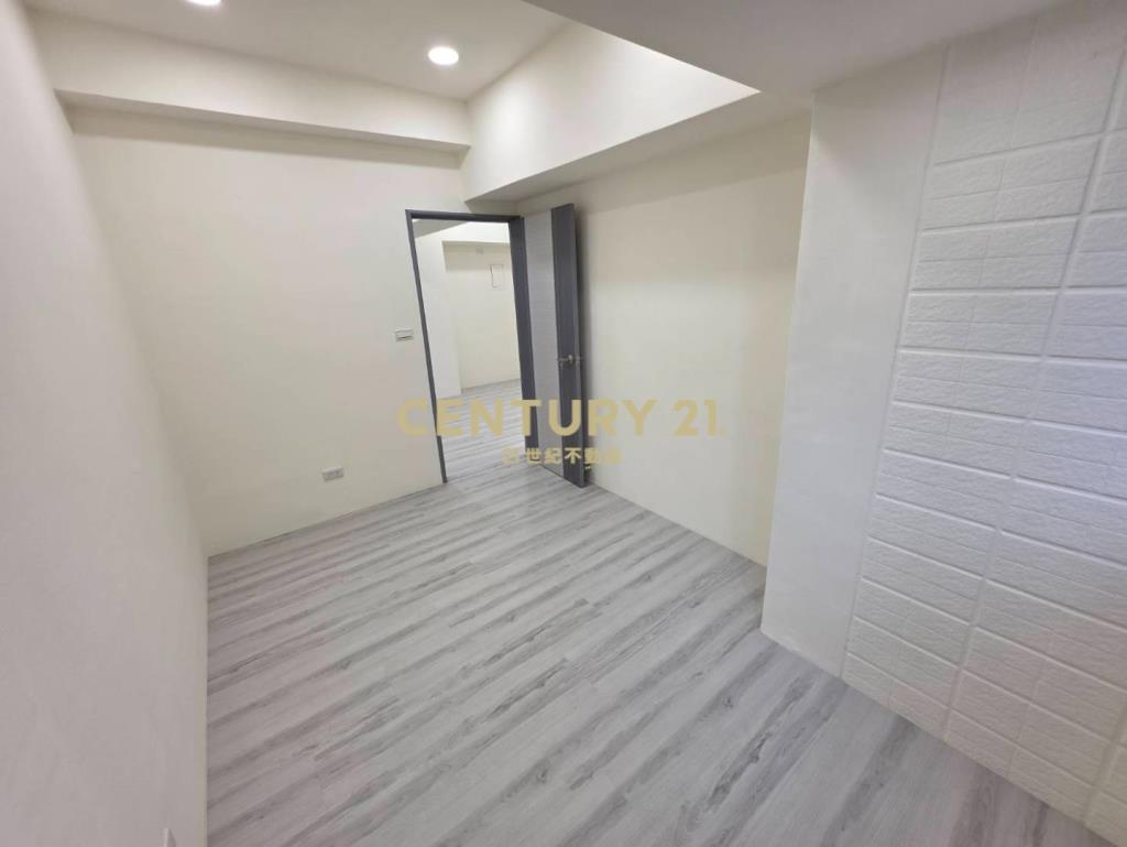 小天母梯田公園邊間全新百萬裝潢3房車