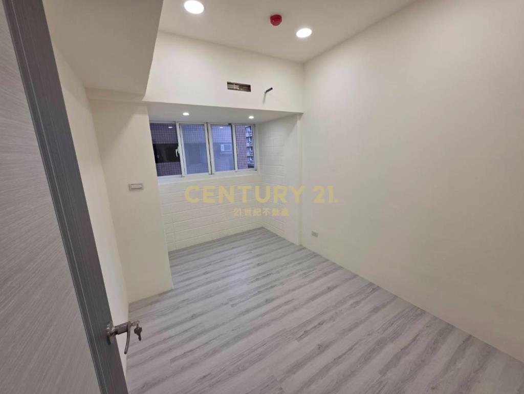 小天母梯田公園邊間全新百萬裝潢3房車