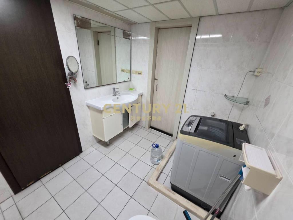 路易崴登大業國小邊間衛浴開窗裝潢2房車