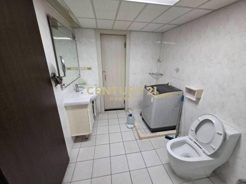 路易崴登大業國小邊間衛浴開窗裝潢2房車