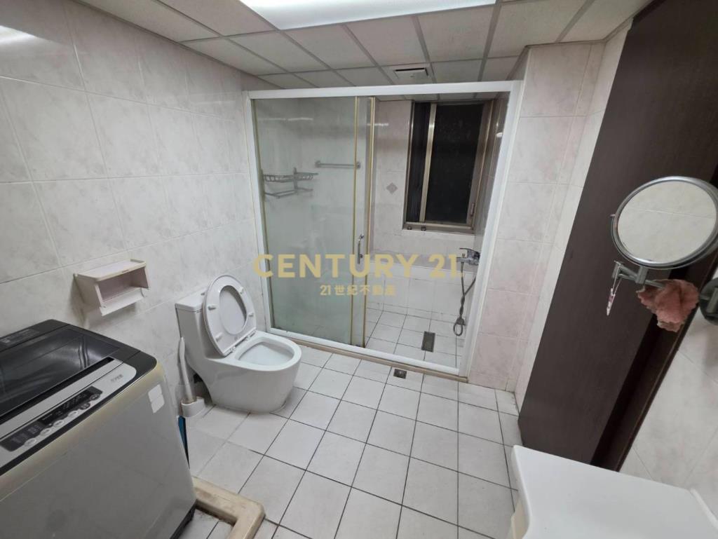 路易崴登大業國小邊間衛浴開窗裝潢2房車