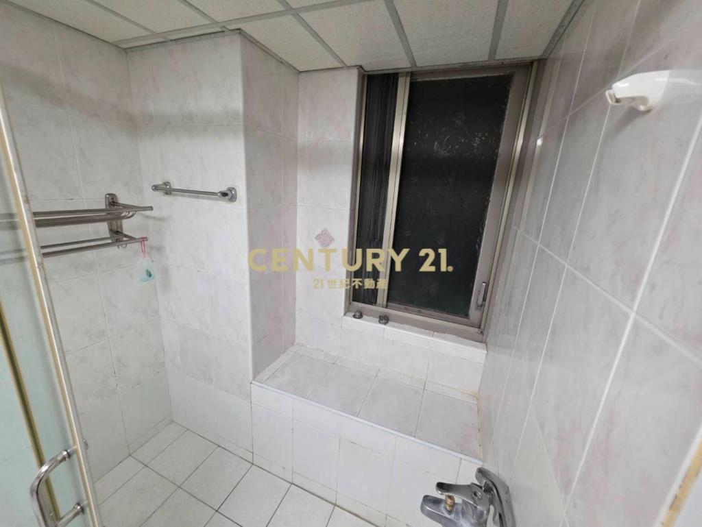 路易崴登大業國小邊間衛浴開窗裝潢2房車