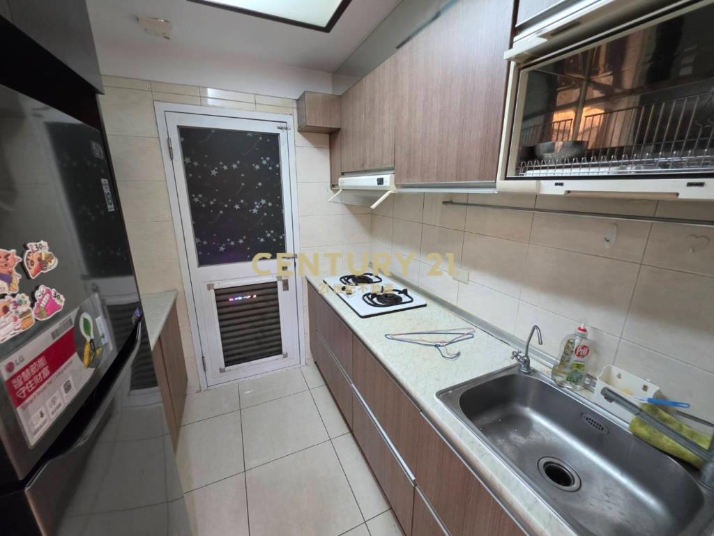 路易崴登大業國小邊間衛浴開窗裝潢2房車