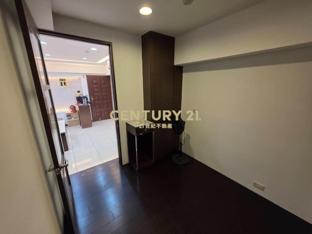 路易崴登大業國小邊間衛浴開窗裝潢2房車