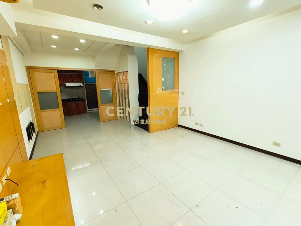 宜誠金品帝王座向大棟距4房2車位別墅