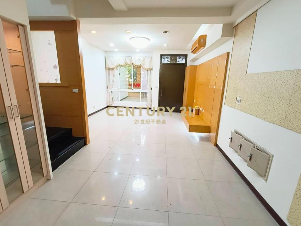 宜誠金品帝王座向大棟距4房2車位別墅