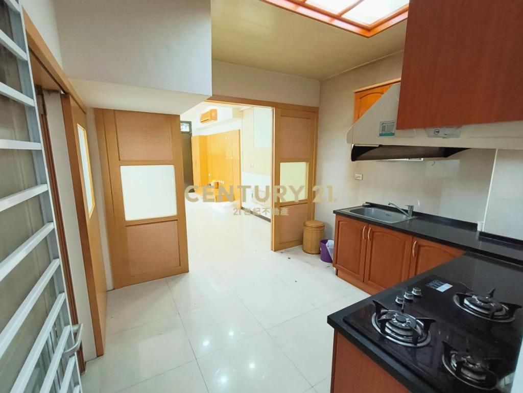 宜誠金品帝王座向大棟距4房2車位別墅