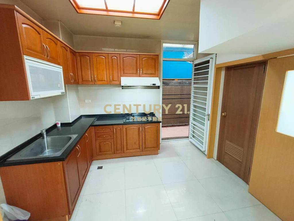 宜誠金品帝王座向大棟距4房2車位別墅