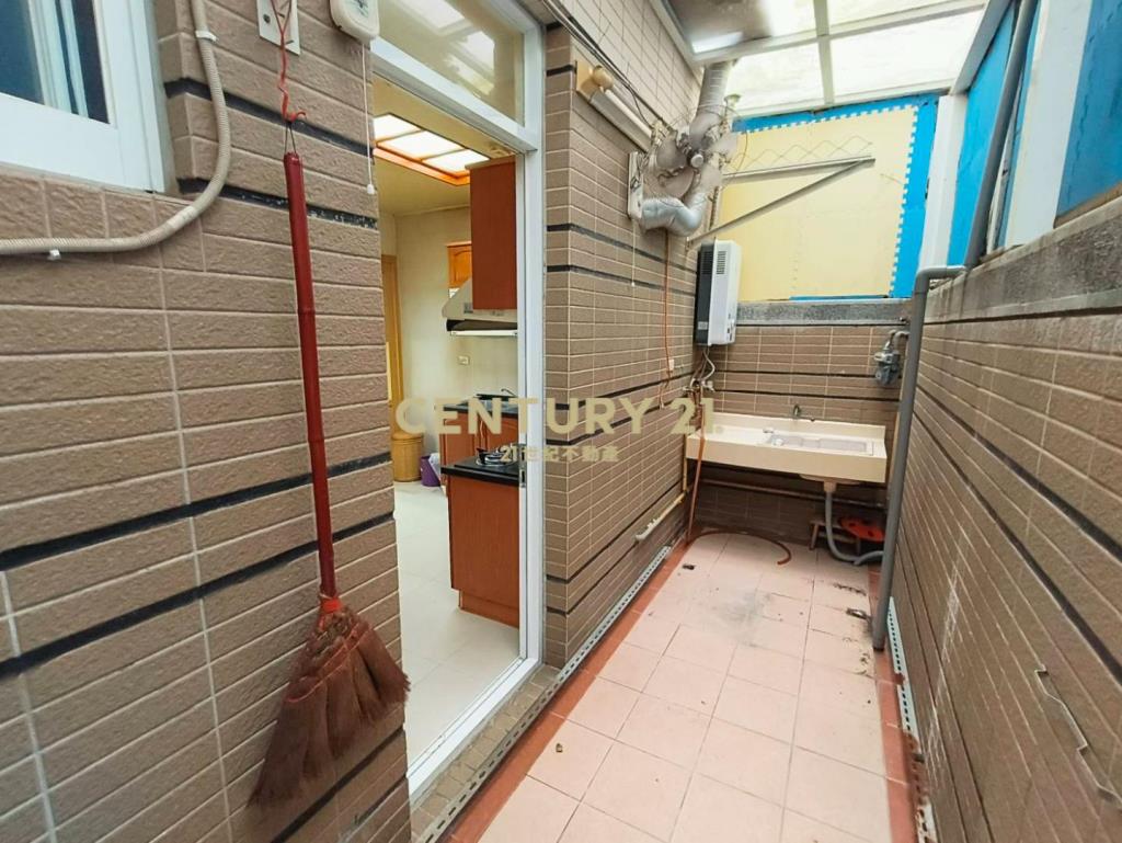 宜誠金品帝王座向大棟距4房2車位別墅