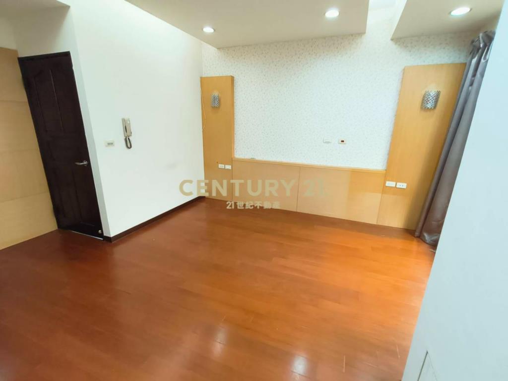 宜誠金品帝王座向大棟距4房2車位別墅