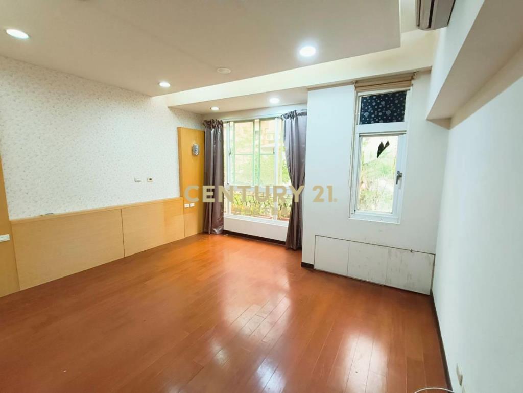 宜誠金品帝王座向大棟距4房2車位別墅