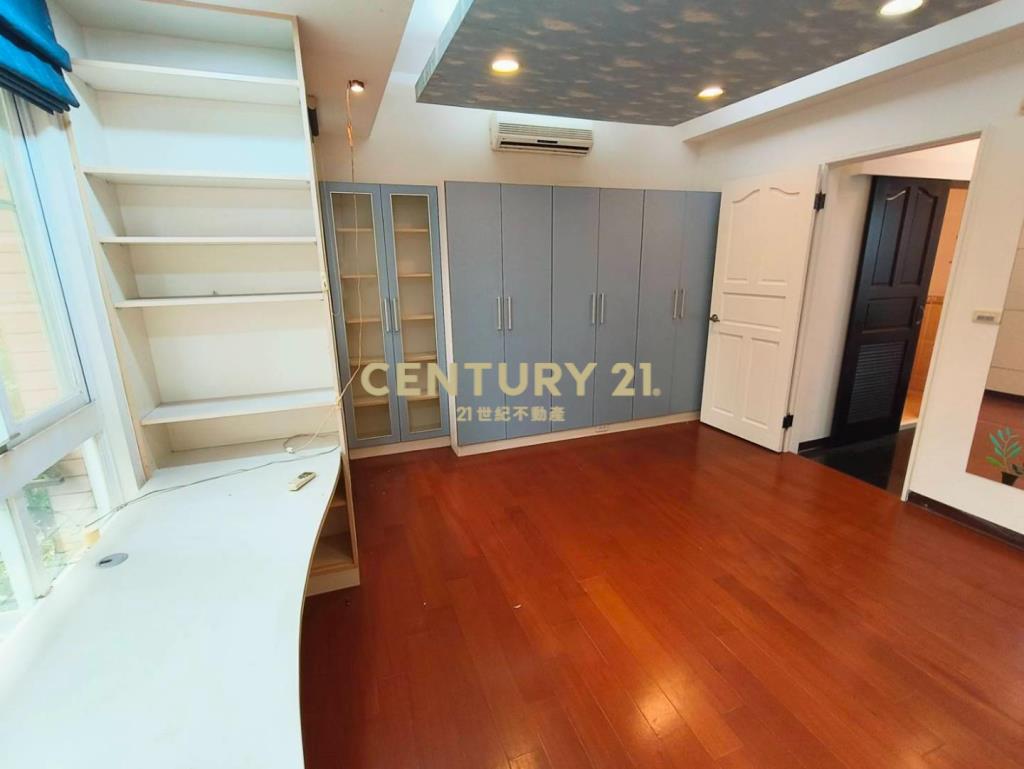 宜誠金品帝王座向大棟距4房2車位別墅