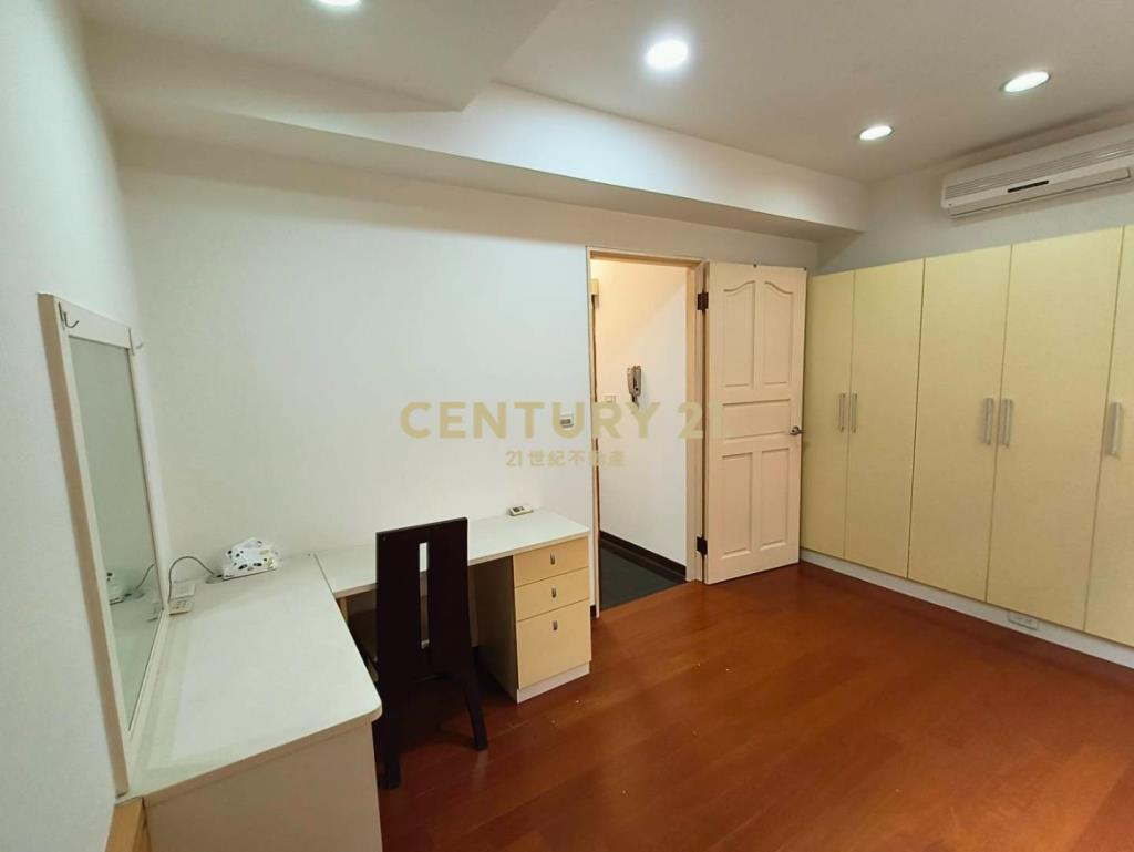 宜誠金品帝王座向大棟距4房2車位別墅