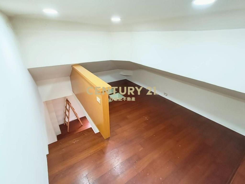 宜誠金品帝王座向大棟距4房2車位別墅