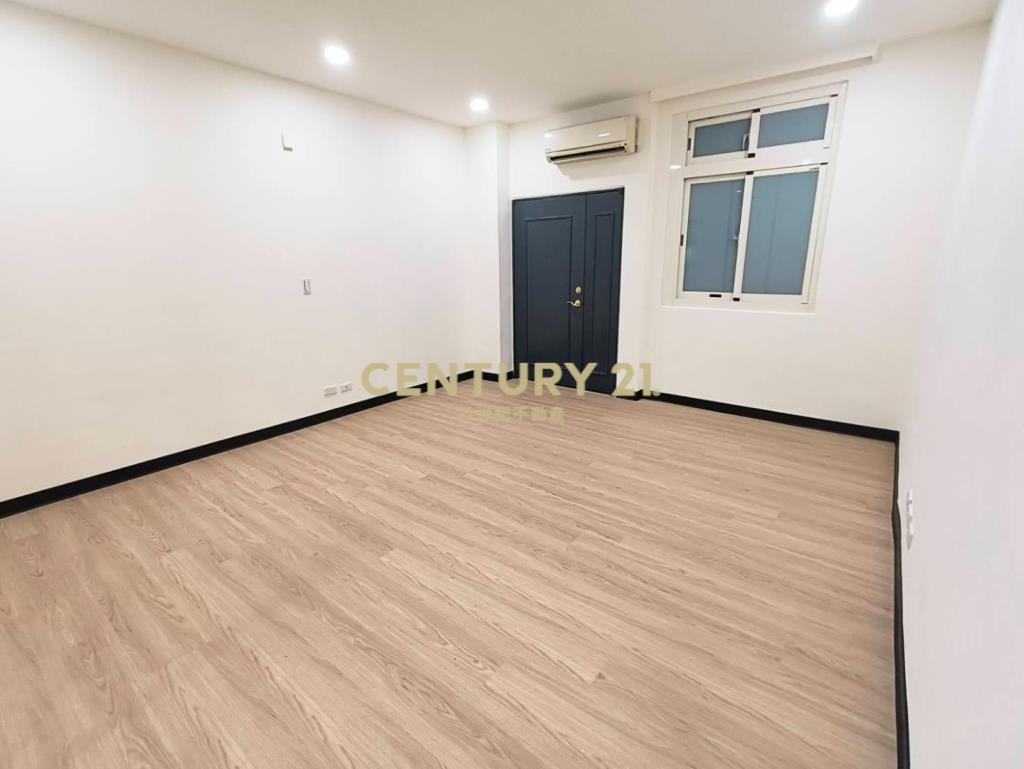 市府商圈稀有邊間全新裝潢3房車庭院戶