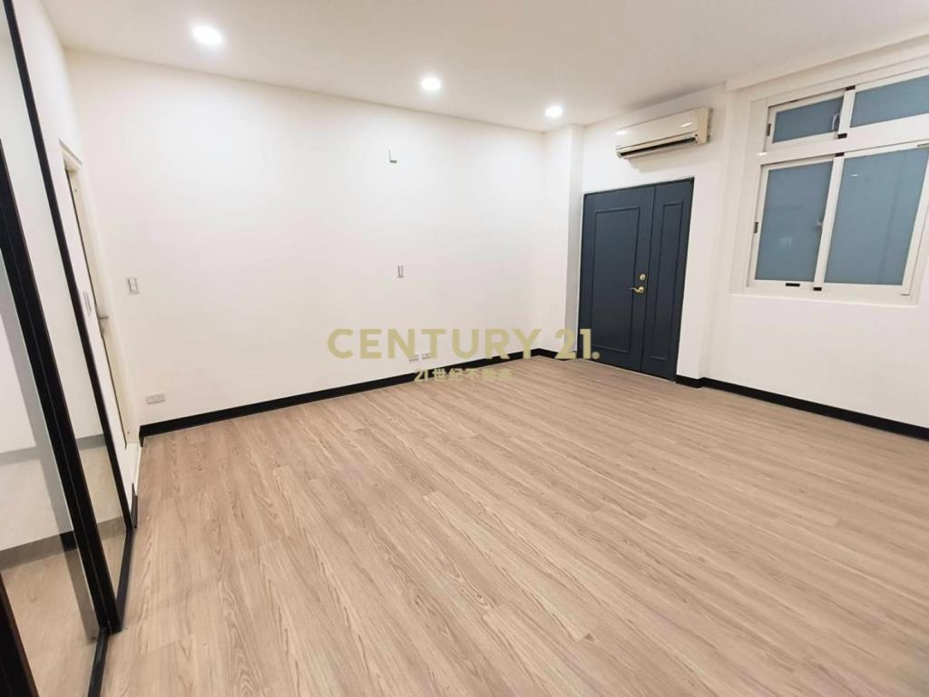 市府商圈稀有邊間全新裝潢3房車庭院戶