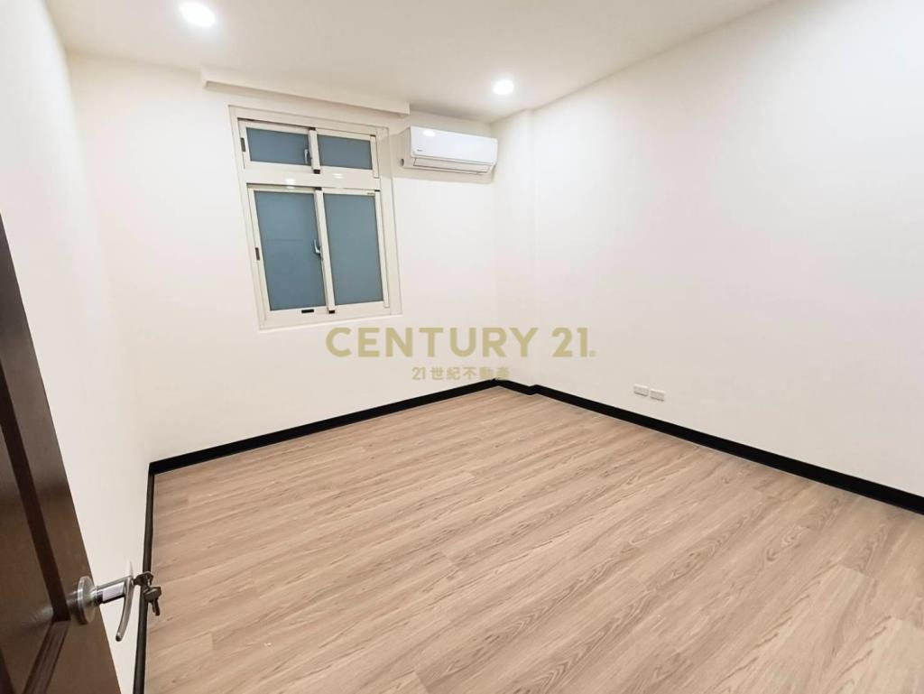 市府商圈稀有邊間全新裝潢3房車庭院戶