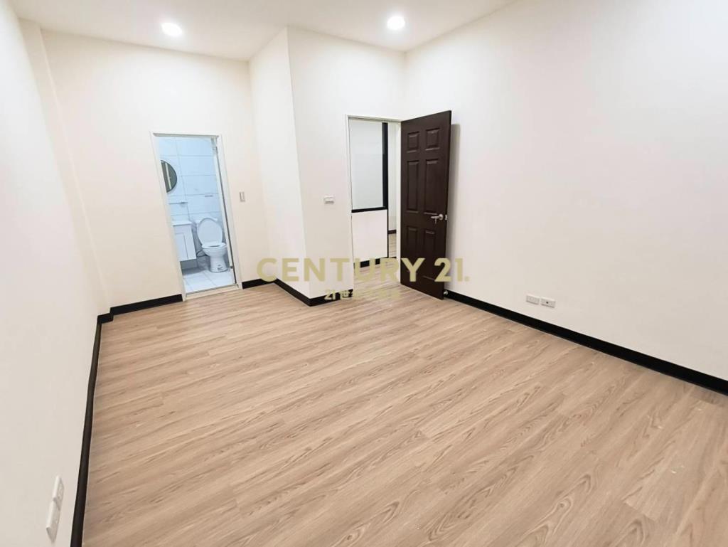 市府商圈稀有邊間全新裝潢3房車庭院戶