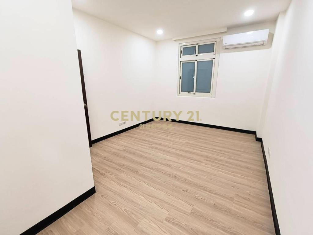 市府商圈稀有邊間全新裝潢3房車庭院戶