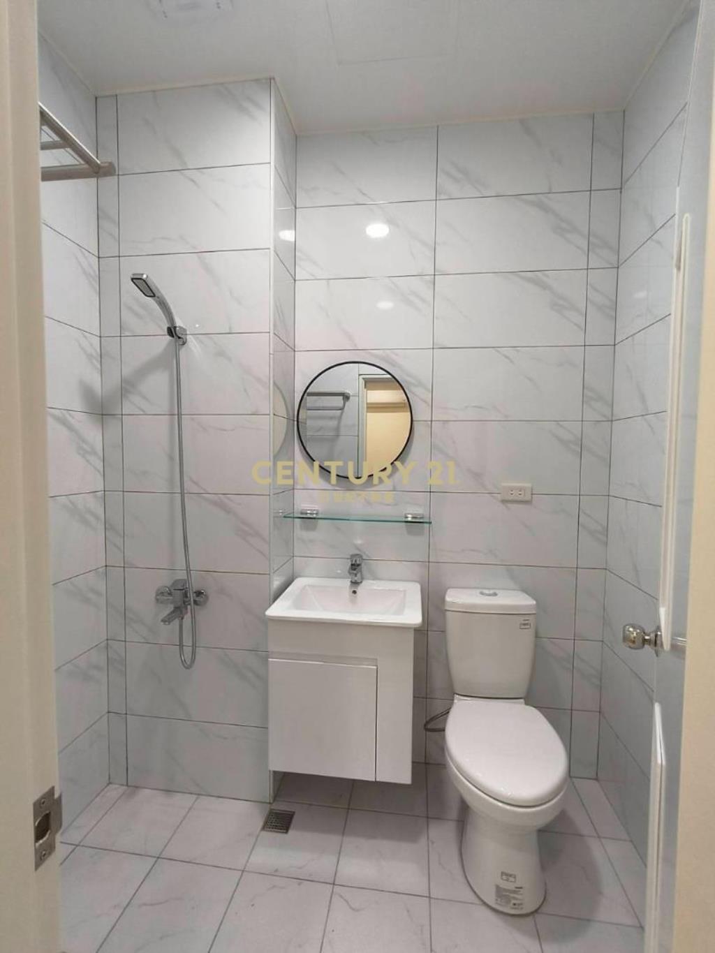 市府商圈稀有邊間全新裝潢3房車庭院戶