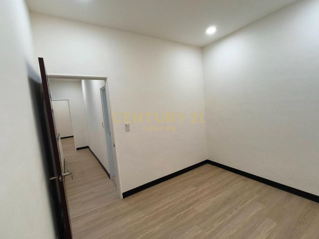 市府商圈稀有邊間全新裝潢3房車庭院戶