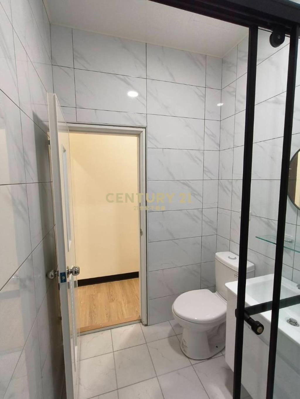 市府商圈稀有邊間全新裝潢3房車庭院戶