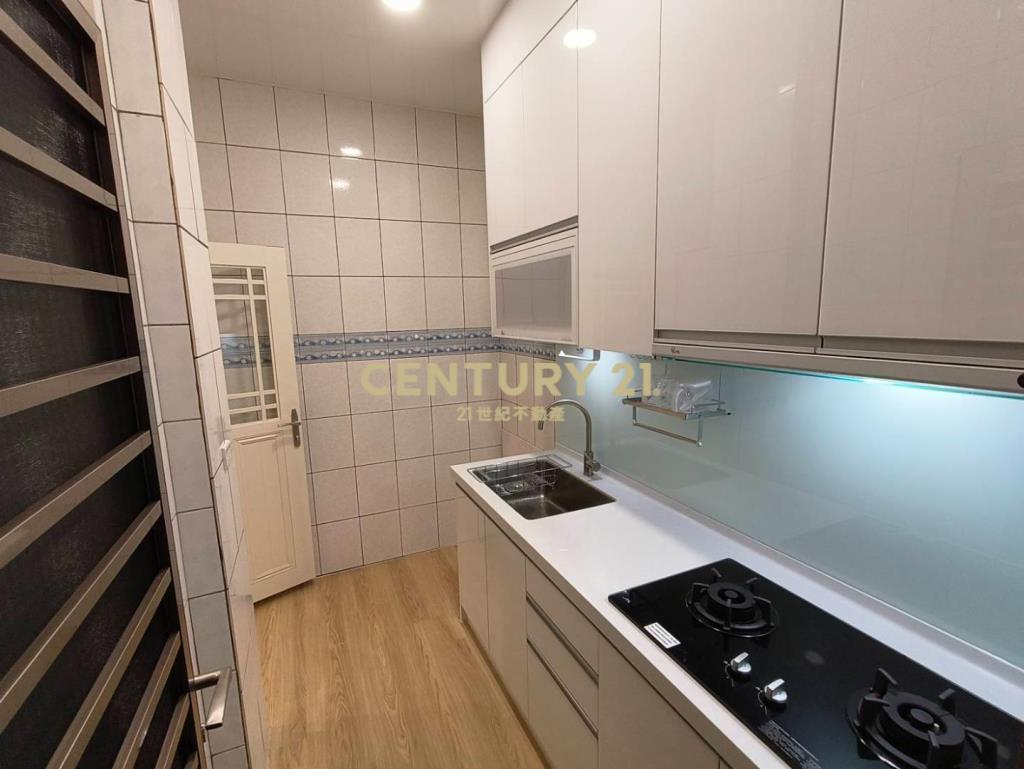 市府商圈稀有邊間全新裝潢3房車庭院戶