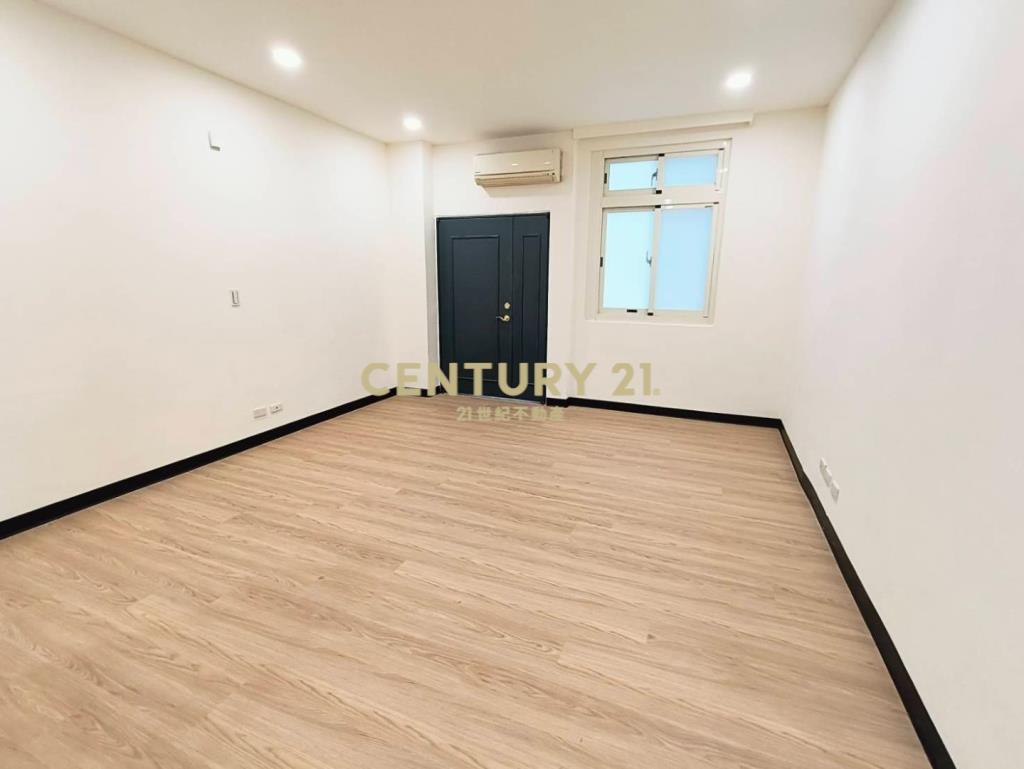 市府商圈稀有邊間全新裝潢3房車庭院戶